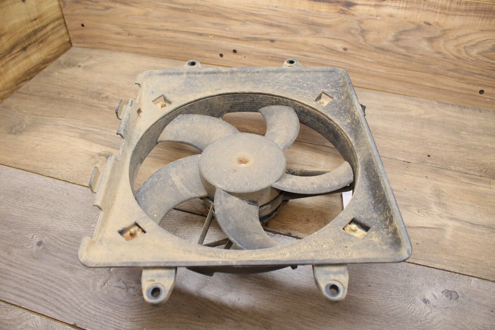 04 2004 Polaris SPORTSMAN 700 ENGINE COOLING RADIATOR FAN W HARDWARE