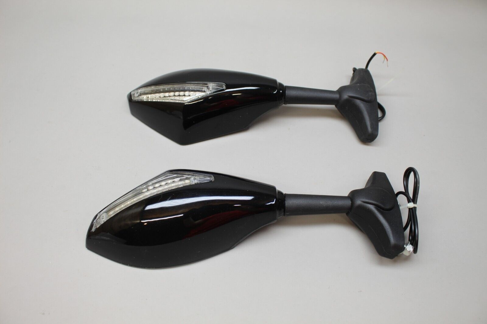 AFTERMARKET Black ADJUSTABLE MIRROR SET PAIR MIRRORS W TURN SIGNALS MT085