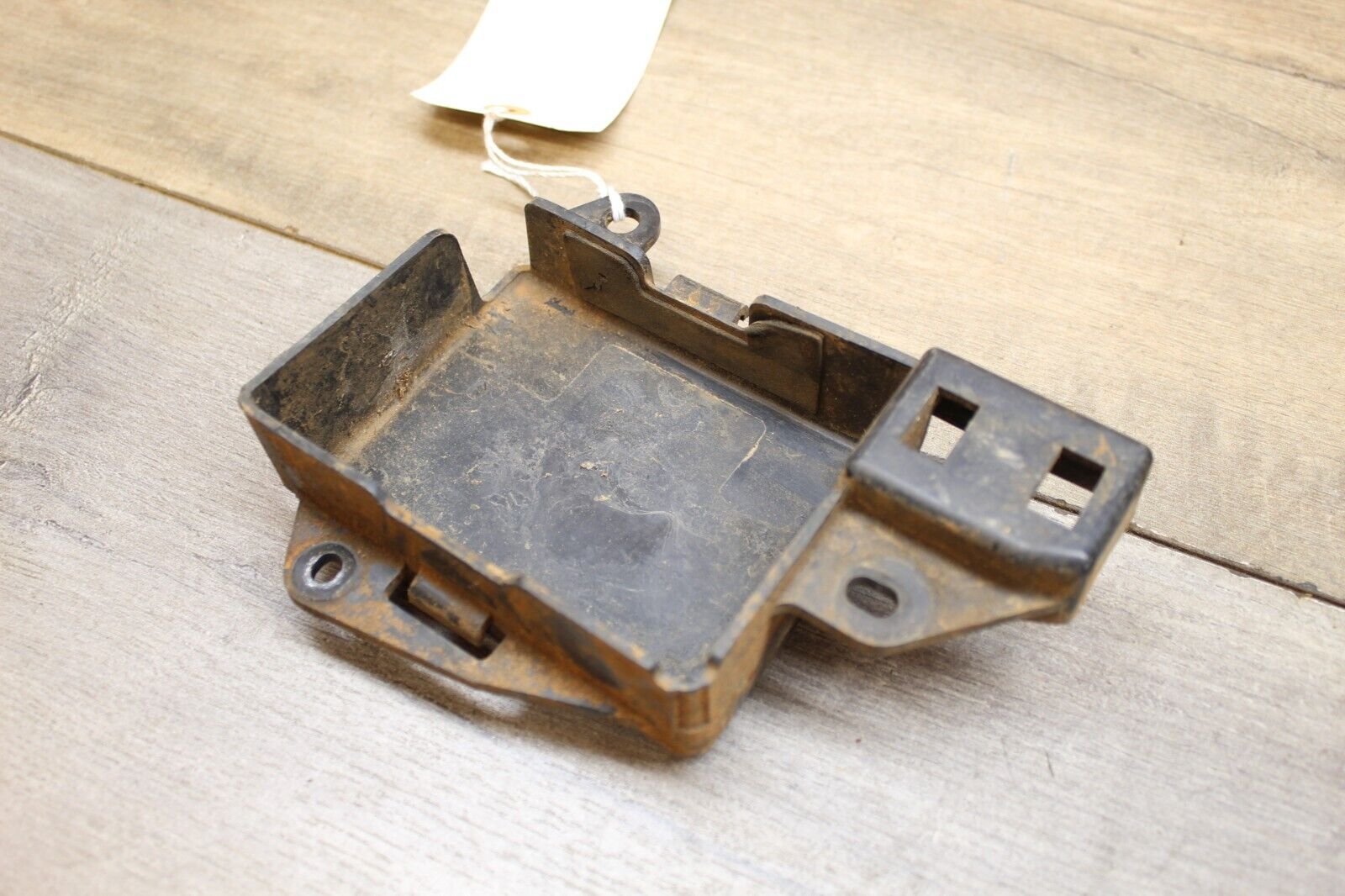 2006 YAMAHA TTR90E BATTERY TRAY BOX