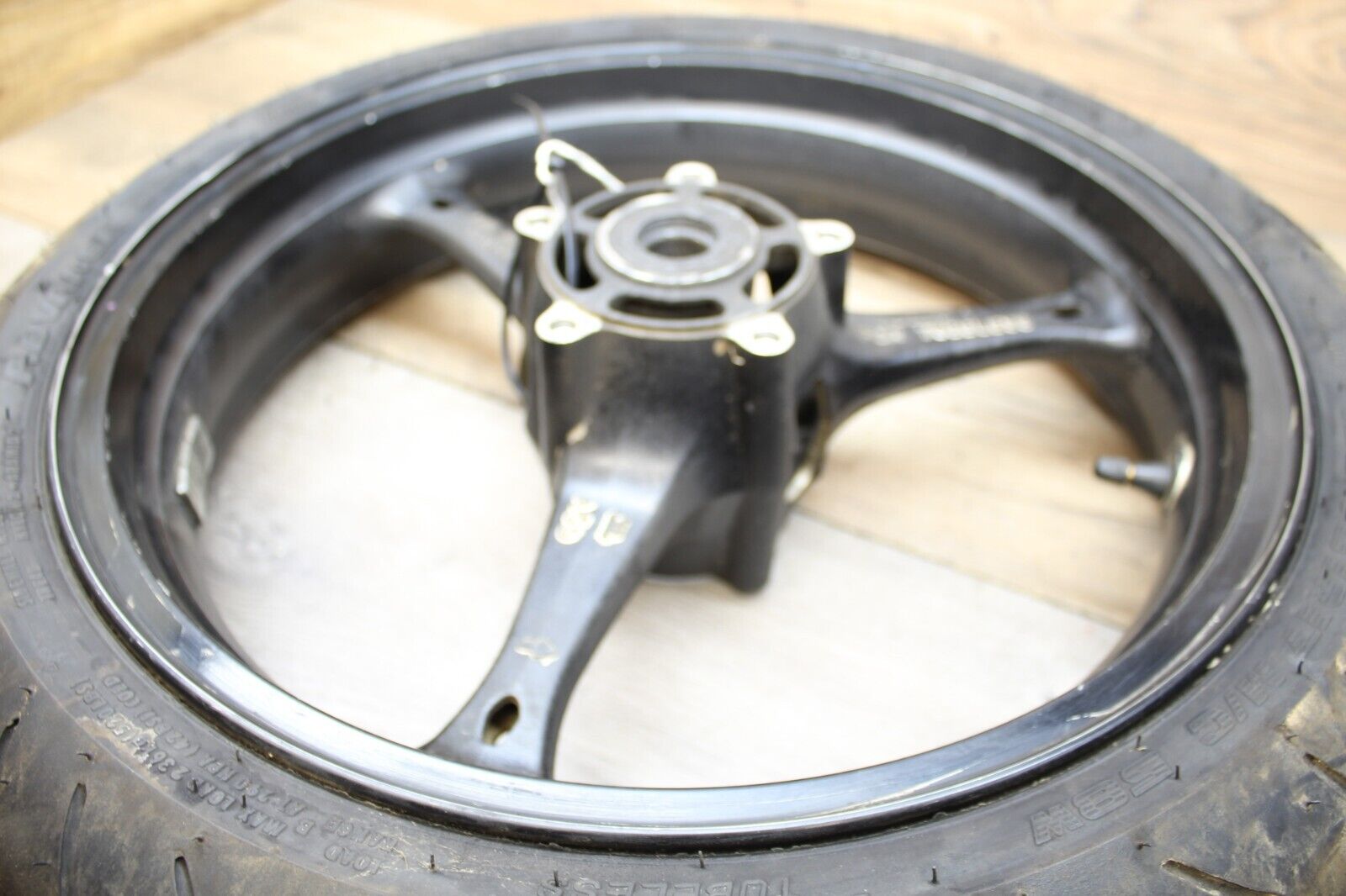 04 05 2004 Suzuki GSXR600 GSXR750 FRONT WHEEL RIM 17x3.50 W SHINKO TIRE