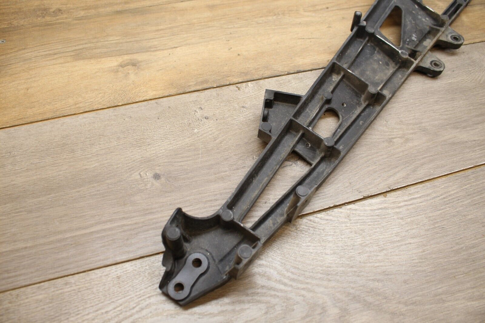 04 05 2005 Suzuki GSXR600 BLACK LEFT REAR SUBFRAME SIDE PIECE RAIL