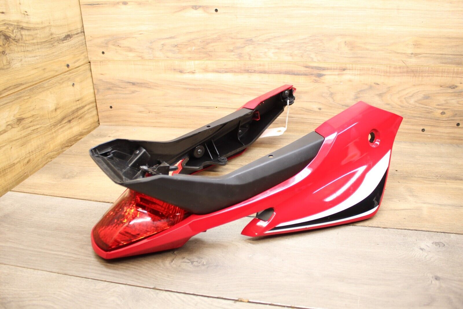 15-22 2022 22 Honda CBR300R CBR 300 Rear Tail Section w Tail Light Red *Nice