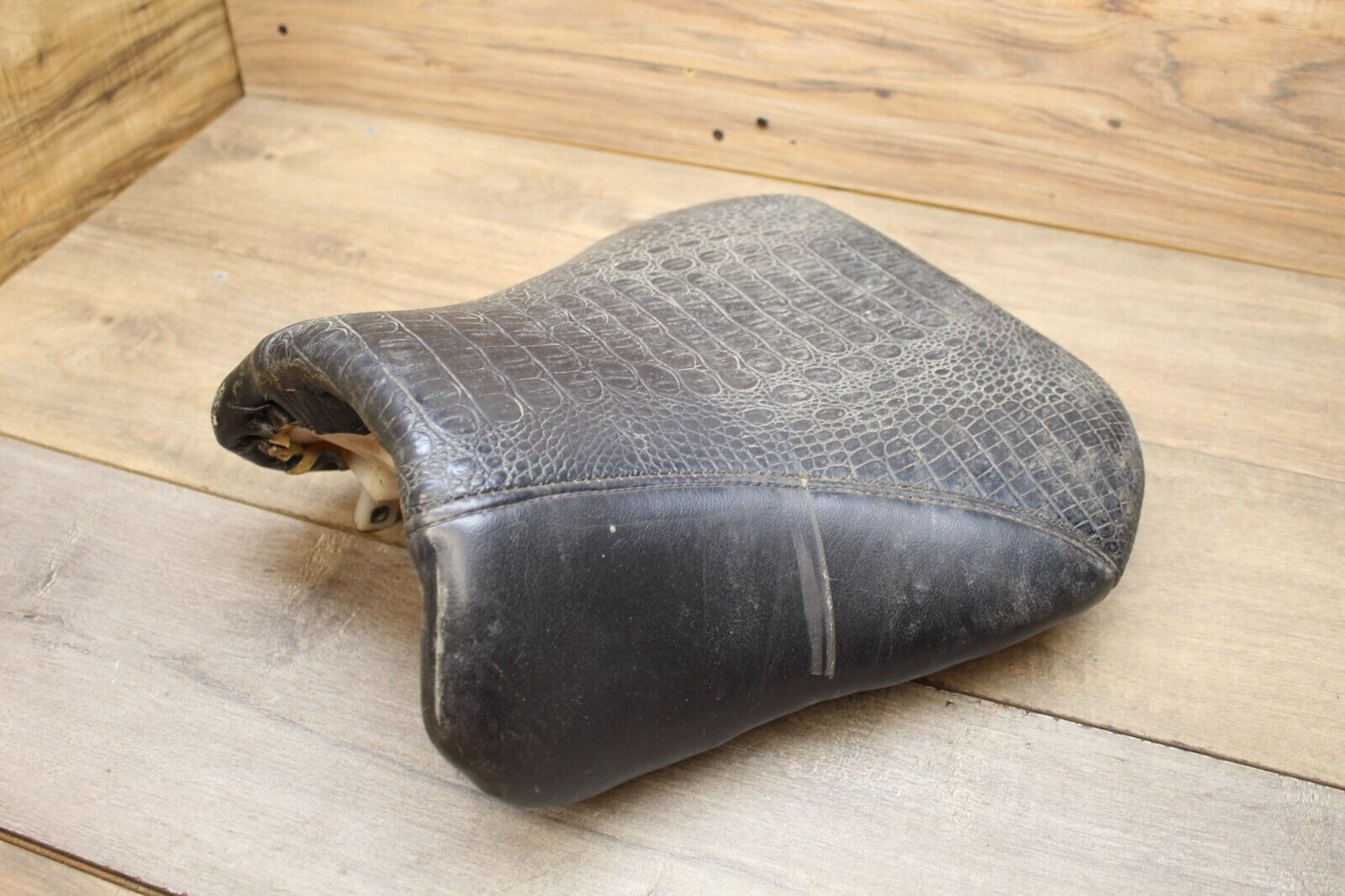 2005 SUZUKI GSXR750 FRONT DRIVERS SEAT PAD SADDLE PILLION