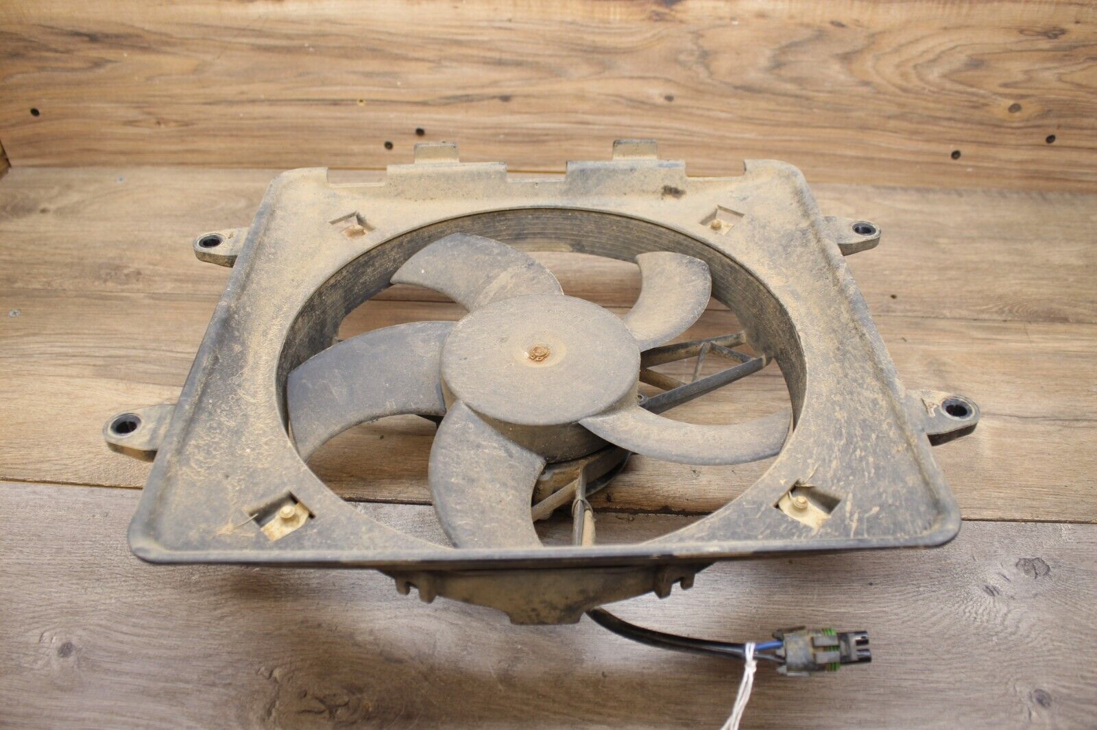 04 2004 Polaris SPORTSMAN 700 ENGINE COOLING RADIATOR FAN W HARDWARE