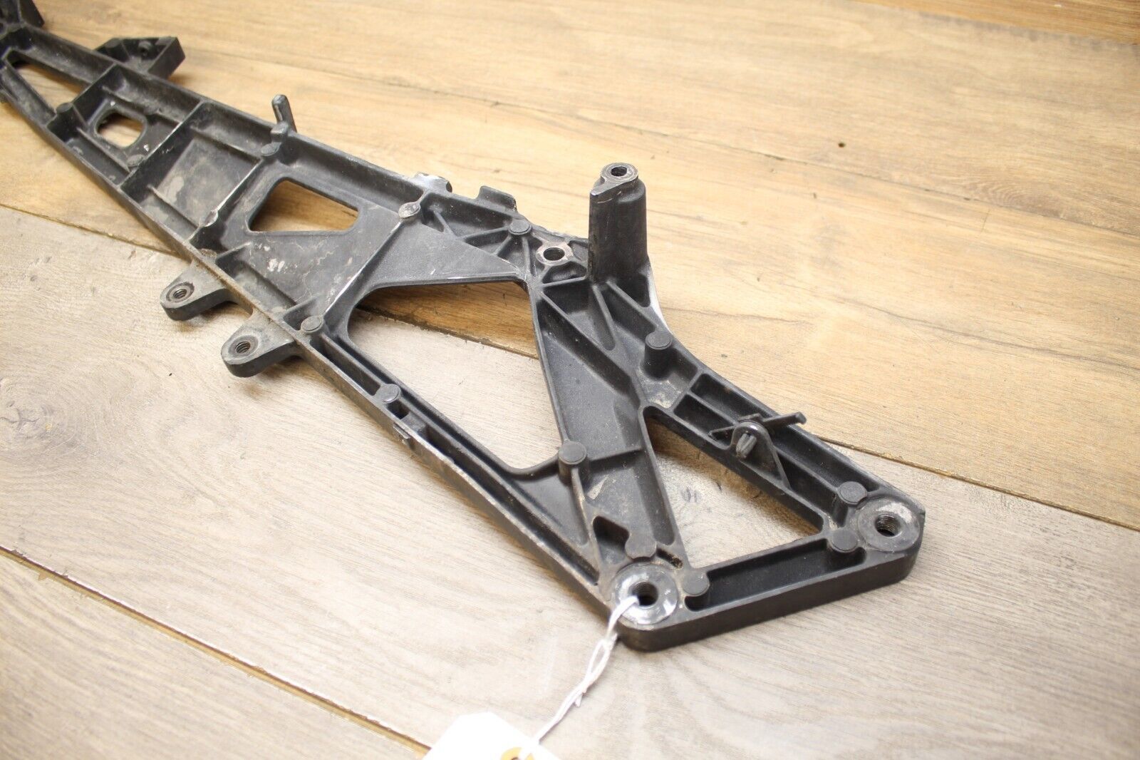 04 05 2005 Suzuki GSXR600 BLACK LEFT REAR SUBFRAME SIDE PIECE RAIL