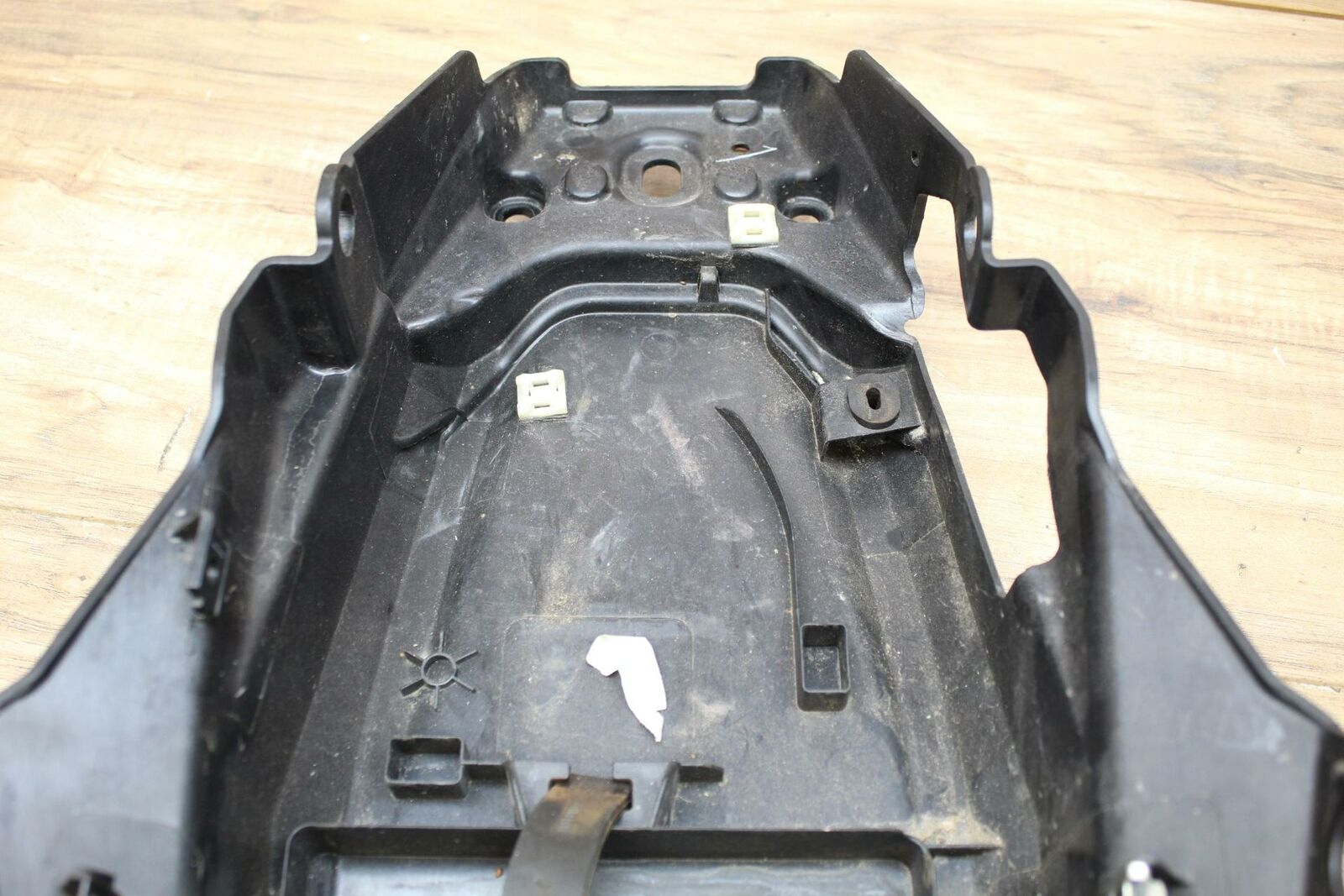 18 KTM 390 DUKE FRONT TAIL UNDERTAIL BATTERY TRAY PLASTIC