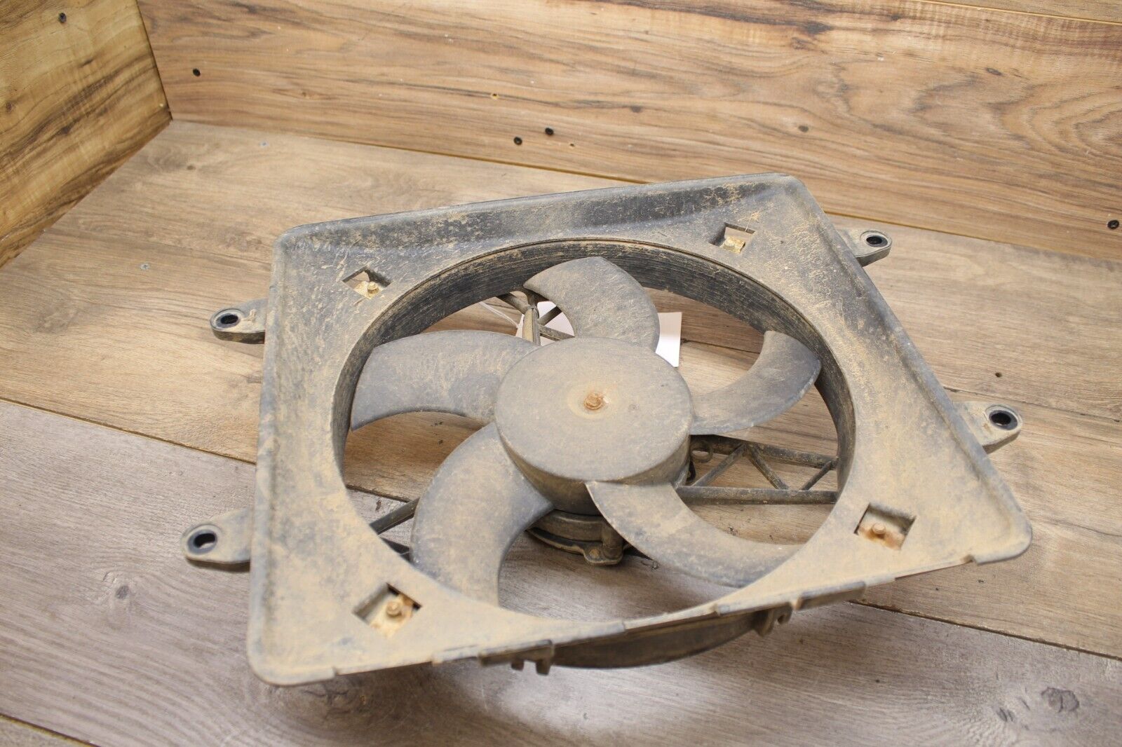 04 2004 Polaris SPORTSMAN 700 ENGINE COOLING RADIATOR FAN W HARDWARE