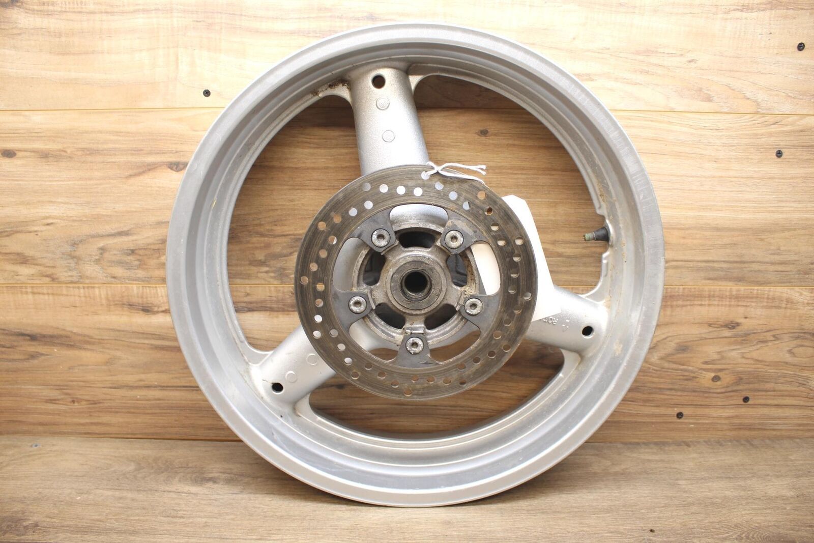 2003 Suzuki SV650 SILVER STRAIGHT REAR WHEEL BACK RIM WHEEL W ROTOR 17/4.50