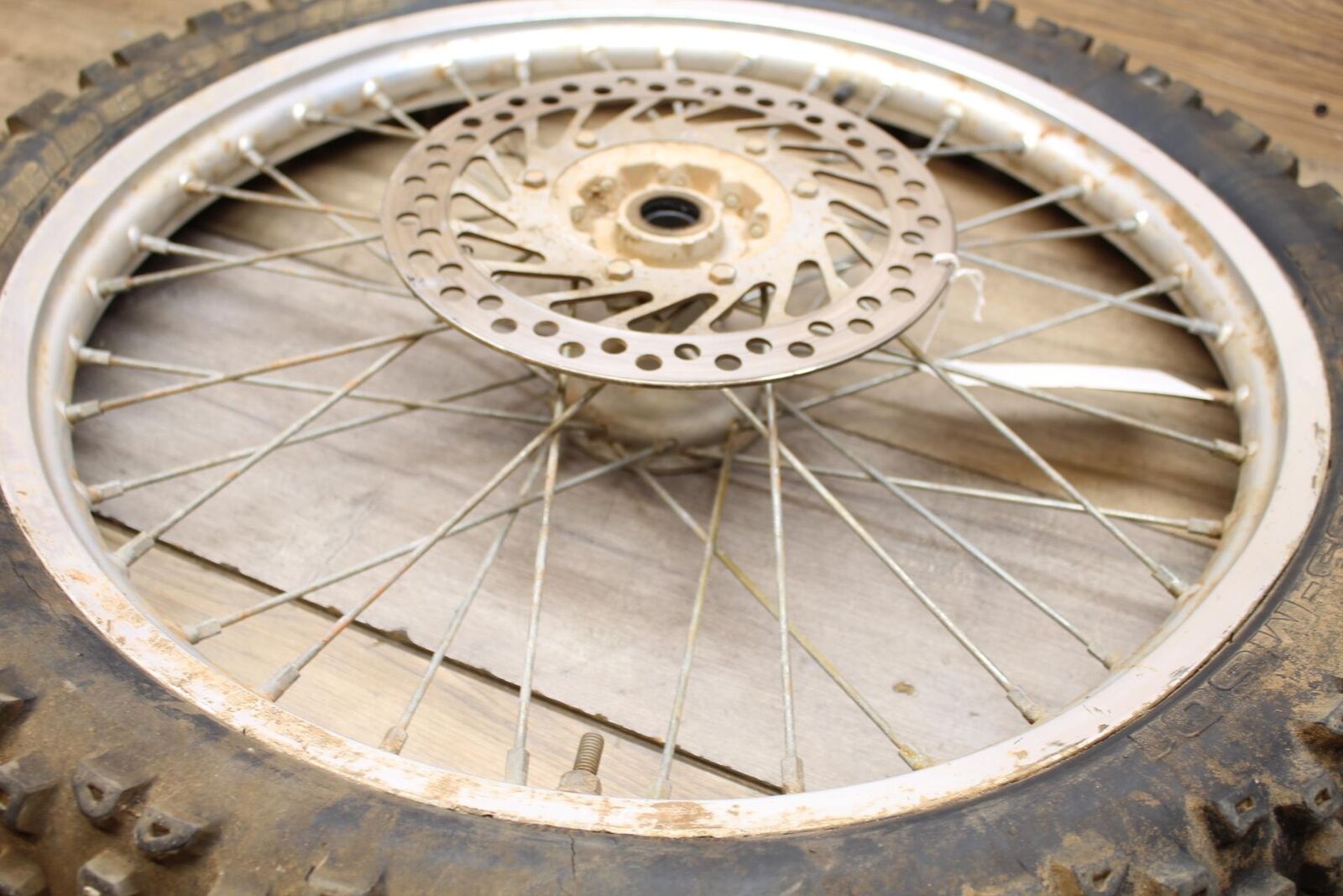 1997 Honda CR250R FRONT WHEEL RIM W TIRE 44650-MAC-680