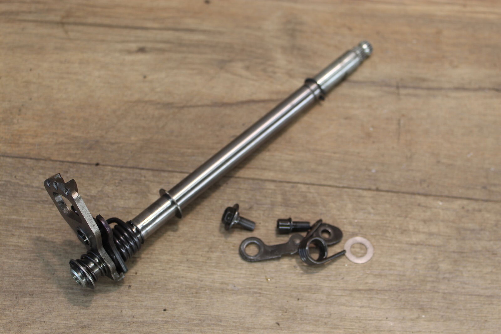 2006 SUZUKI GSXR1000 SHIFTER SHIFT SHAFT WITH HARDWARE 25510-40F00