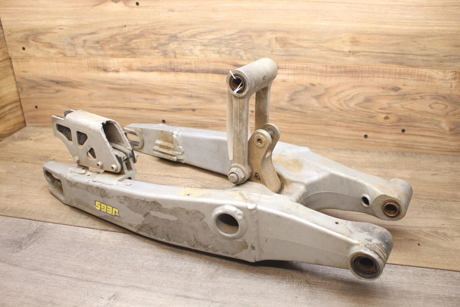 1999 Yamaha YZ400F SWINGARM SWING ARM SUSPENSION W KNUCKLE 5MV-22110-00-00