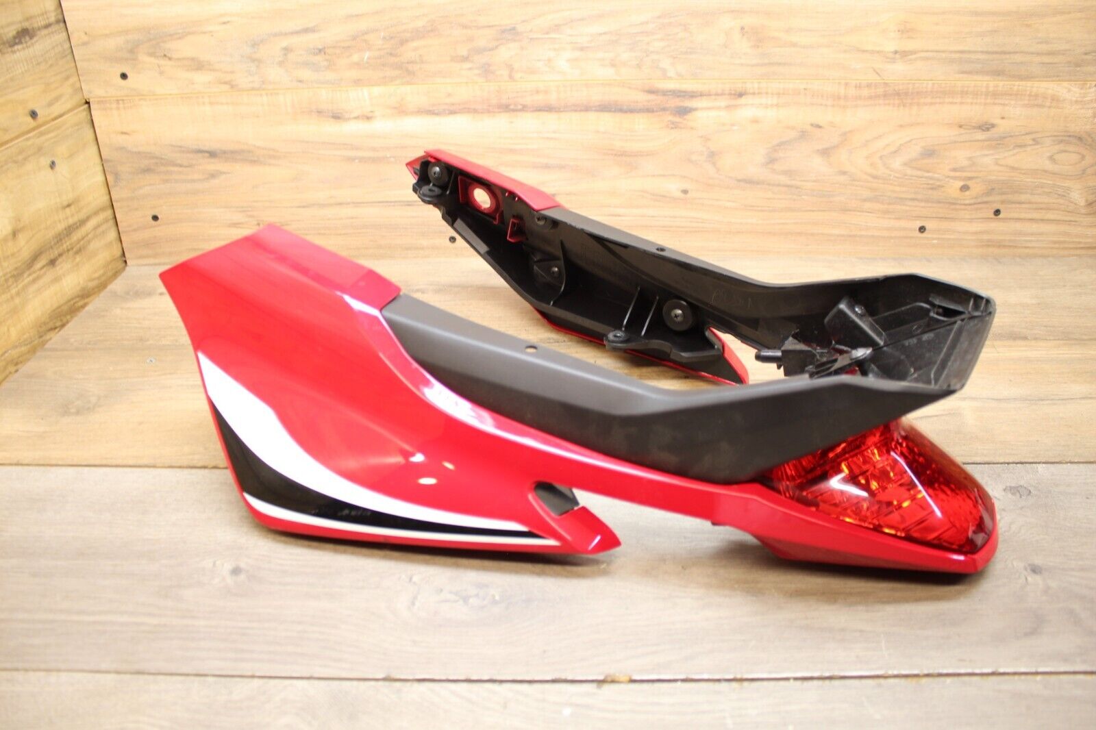 15-22 2022 22 Honda CBR300R CBR 300 Rear Tail Section w Tail Light Red *Nice