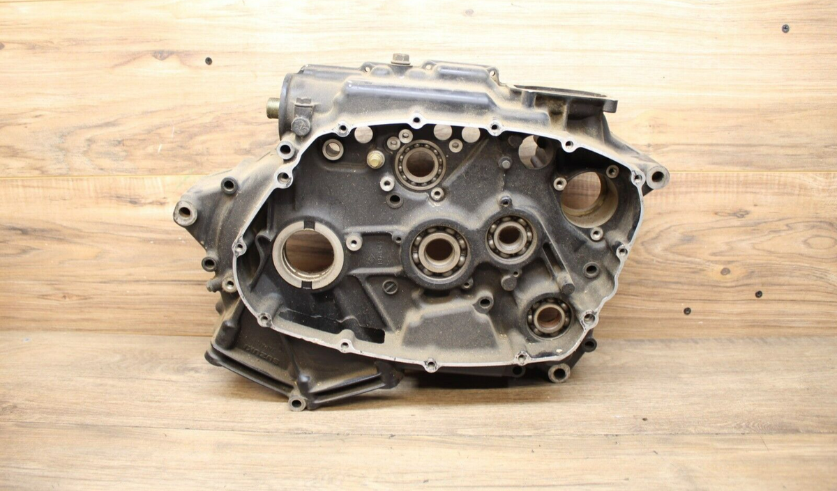 2009 09 Suzuki BOULEVARD C50 ENGINE CRANKCASE RIGHT MOTOR CRANK