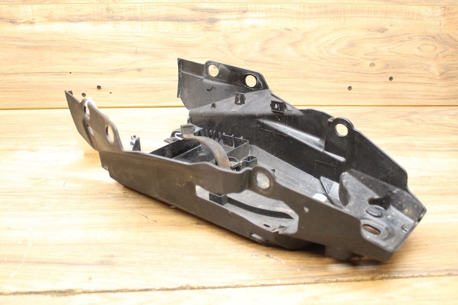 18 KTM 390 DUKE FRONT TAIL UNDERTAIL BATTERY TRAY PLASTIC