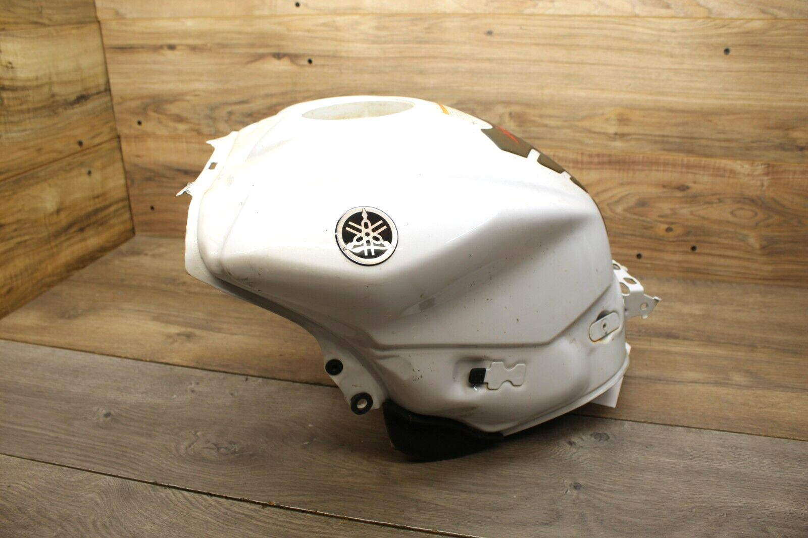 08-16 2015 15 Yamaha YZF R6 R6R WHITE GAS TANK FUEL CELL PETROL