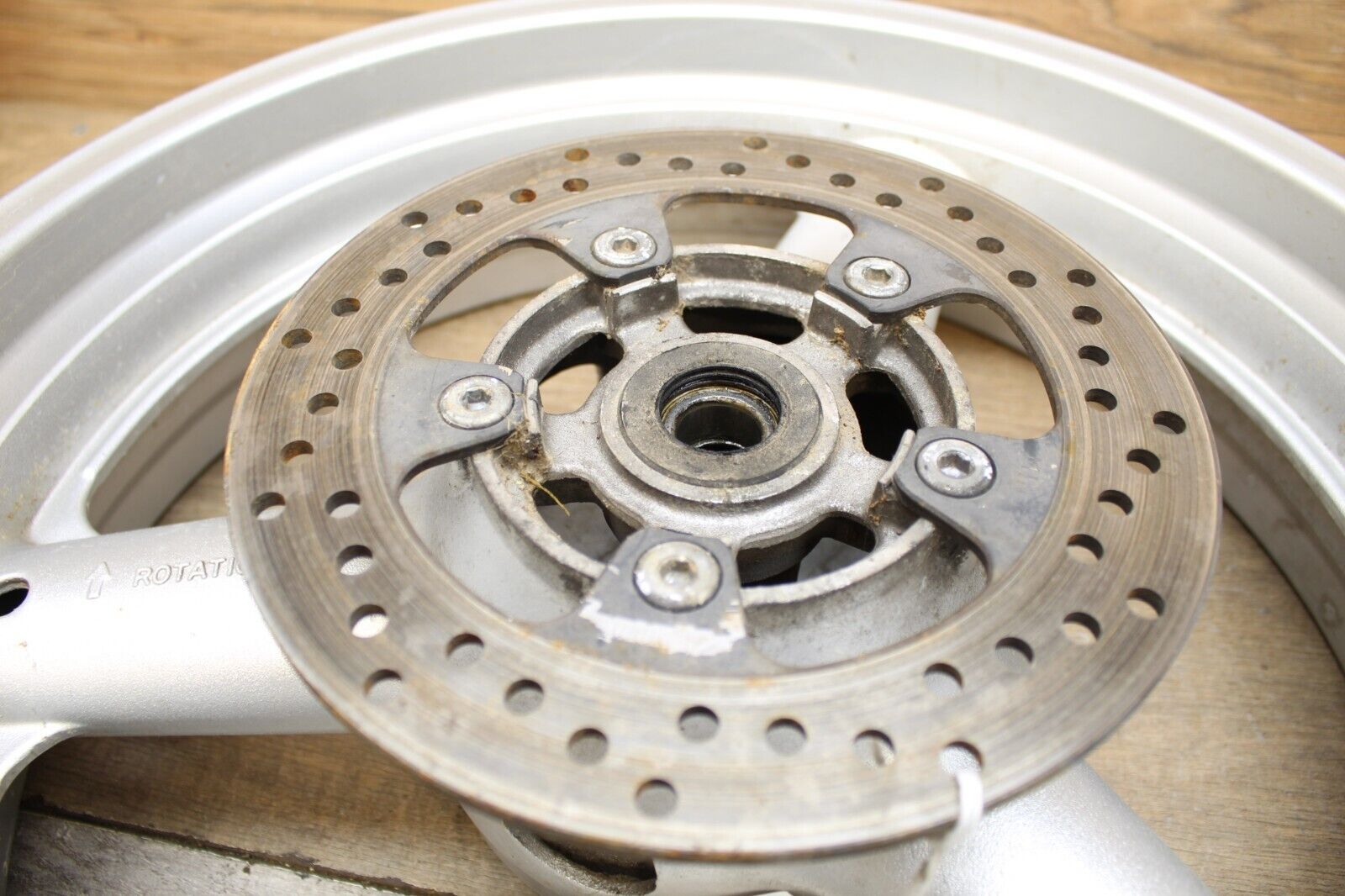 2003 Suzuki SV650 SILVER STRAIGHT REAR WHEEL BACK RIM WHEEL W ROTOR 17/4.50