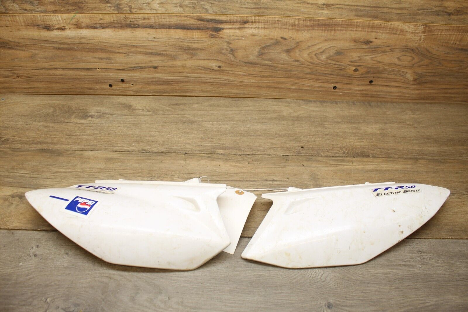 07 2007 Yamaha TTR50 RIGHT LEFT REAR BACK FENDER PLASTIC SET WHITE